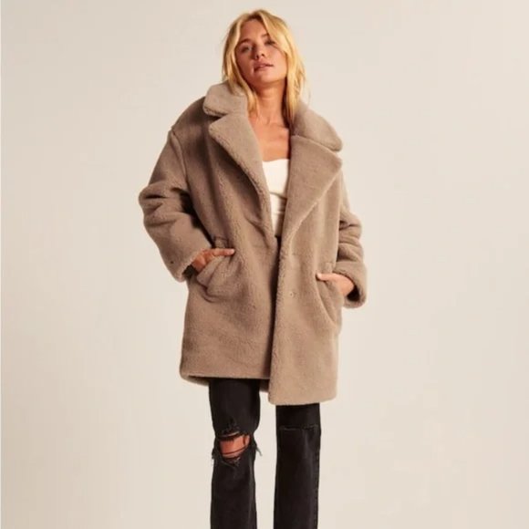 Abercrombie & Fitch, Tan Mid-Length Teddy Coat in Size Medium - Picture 2 of 4